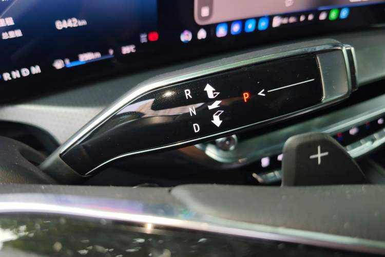 Used Cadillac XT5 2026 Model 2.0T Luxury Edition Gear Lever
