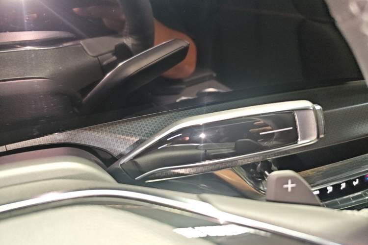 Used Cadillac XT5 2026 Model 2.0T Prestige Edition Gear Lever