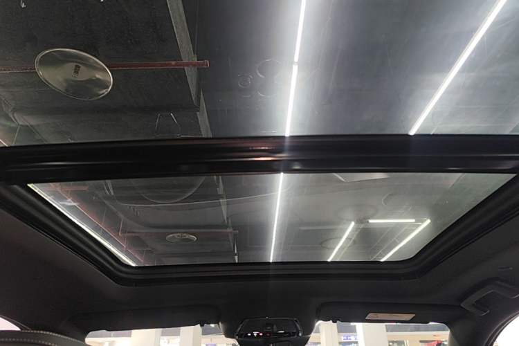 Used Cadillac XT5 2026 Model 2.0T Luxury Edition Headliner