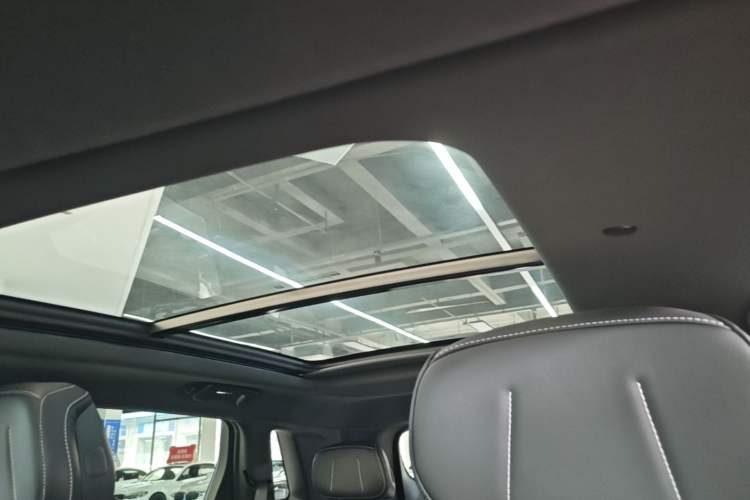 Used Cadillac XT5 2026 Model 2.0T Metropolitan Edition Headliner