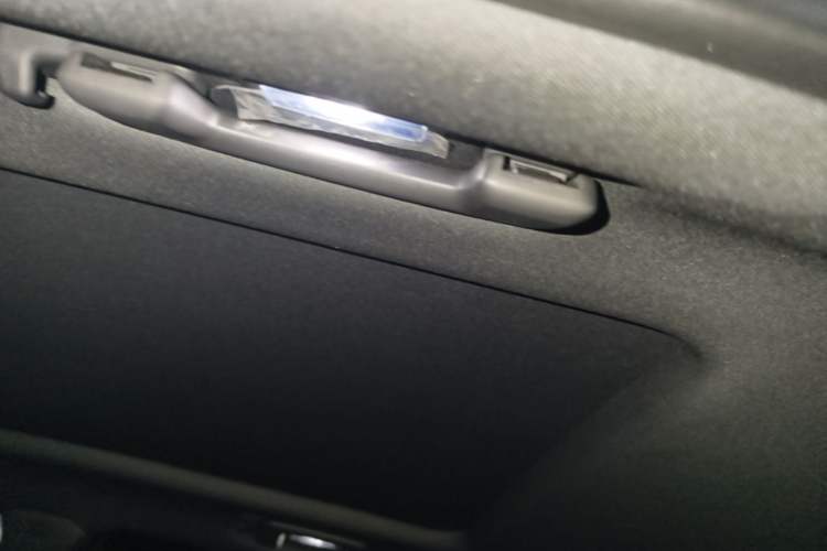 Used Cadillac XT5 2026 Model 2.0T Luxury Edition Headliner