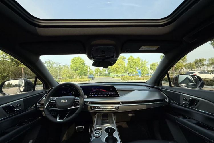 Used Cadillac XT5 2026 Model 2.0T Luxury Edition Interior 4