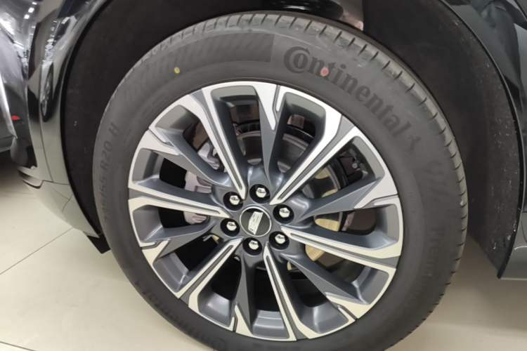 Used Cadillac XT5 2026 Model 2.0T Luxury Edition Left Front Wheel Hub