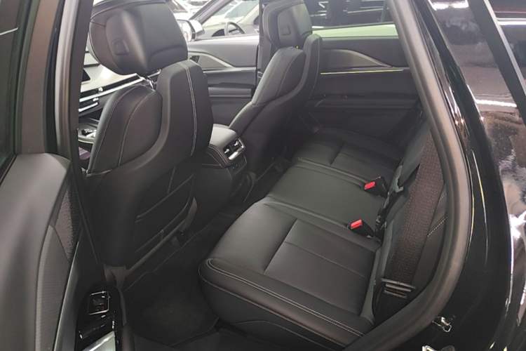Used Cadillac XT5 2026 Model 2.0T Luxury Edition Left Rear Seat