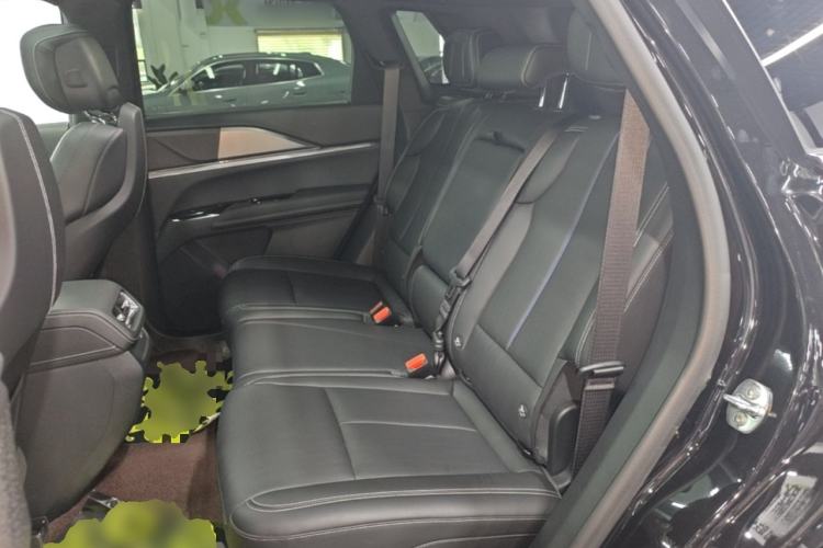 Used Cadillac XT5 2026 Model 2.0T Metropolitan Edition Left Rear Seat