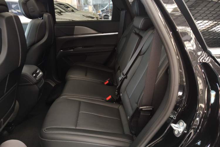 Used Cadillac XT5 2026 Model 2.0T Metropolitan Edition Left Rear Seat
