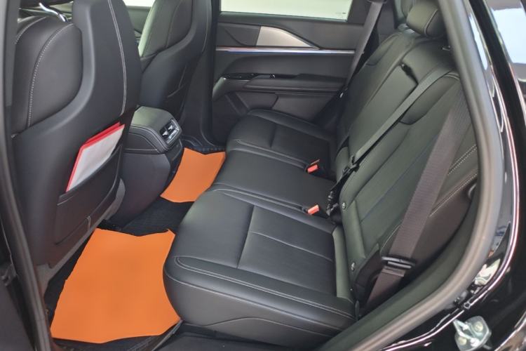 Used Cadillac XT5 2026 Model 2.0T Metropolitan Edition Left Rear Seat