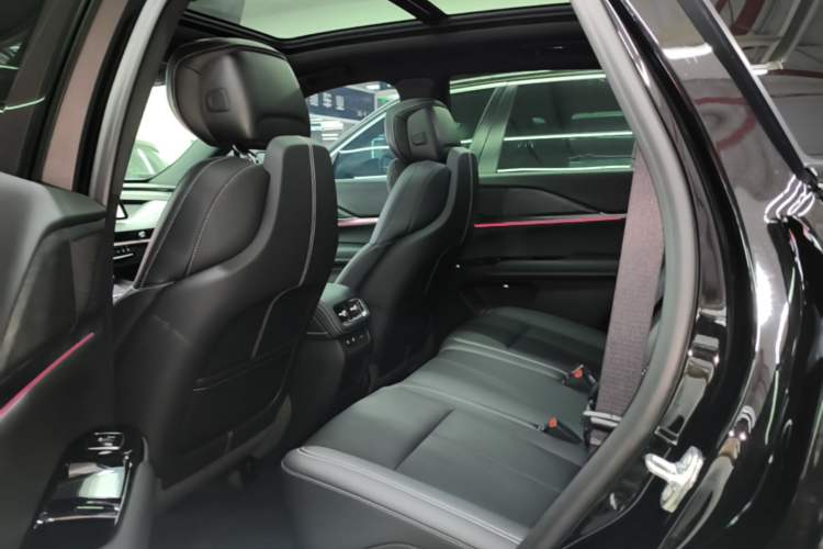 Used Cadillac XT5 2026 Model 2.0T Luxury Edition Left Rear Seat