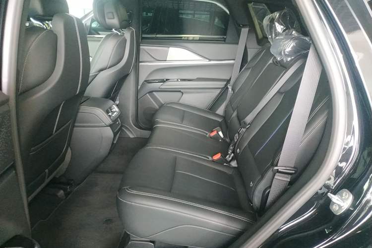 Used Cadillac XT5 2026 Model 2.0T Metropolitan Edition Left Rear Seat