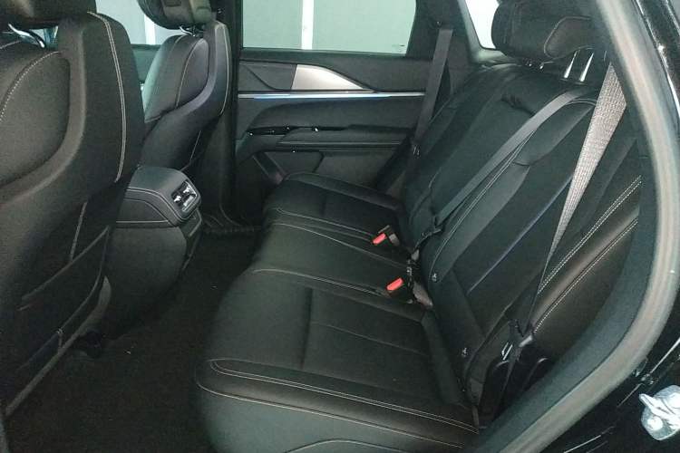 Used Cadillac XT5 2026 Model 2.0T Metropolitan Edition Left Rear Seat