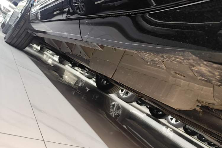 Used Cadillac XT5 2026 Model 2.0T Luxury Edition Left Side Sill