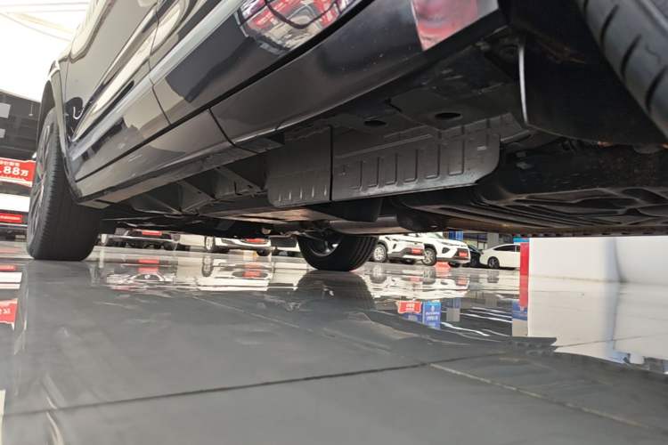 Used Cadillac XT5 2026 Model 2.0T Metropolitan Edition Left Side Sill