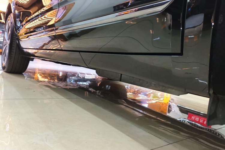 Used Cadillac XT5 2026 Model 2.0T Luxury Edition Left Side Sill