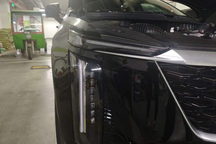 Used Cadillac XT5 2026 Model 2.0T Metropolitan Edition Right Front Headlight
