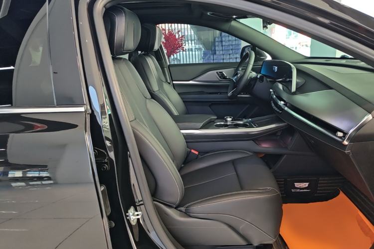 Used Cadillac XT5 2026 Model 2.0T Metropolitan Edition Right Front Seat