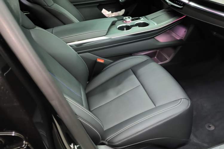 Used Cadillac XT5 2026 Model 2.0T Luxury Edition Right Front Seat