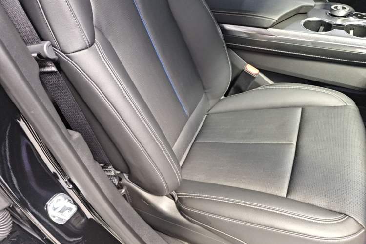 Used Cadillac XT5 2026 Model 2.0T Prestige Edition Right Front Seat