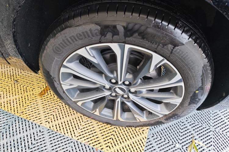 Used Cadillac XT5 2026 Model 2.0T Luxury Edition Right Front Wheel Hub