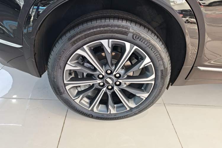 Used Cadillac XT5 2026 Model 2.0T Metropolitan Edition Right Rear Wheel Hub
