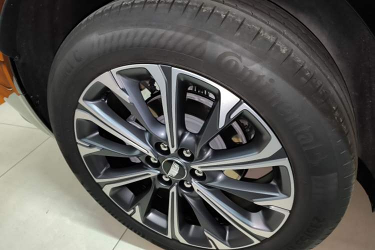 Used Cadillac XT5 2026 Model 2.0T Luxury Edition Right Rear Wheel Hub