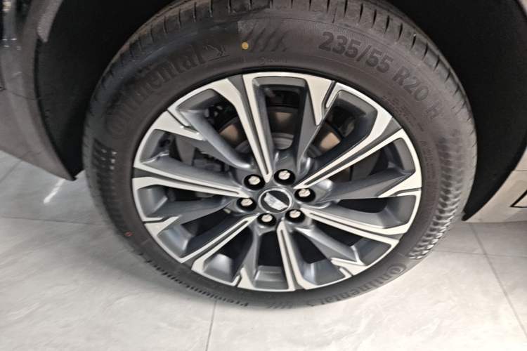 Used Cadillac XT5 2026 Model 2.0T Prestige Edition Right Rear Wheel Hub