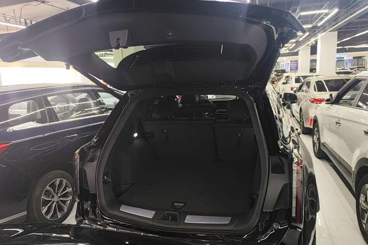 Used Cadillac XT5 2026 Model 2.0T Luxury Edition Trunk