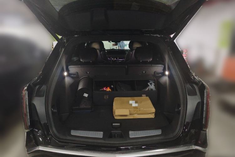 Used Cadillac XT5 2026 Model 2.0T Metropolitan Edition Trunk