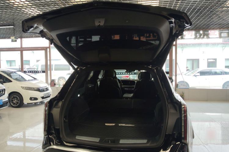 Used Cadillac XT5 2026 Model 2.0T Metropolitan Edition Trunk