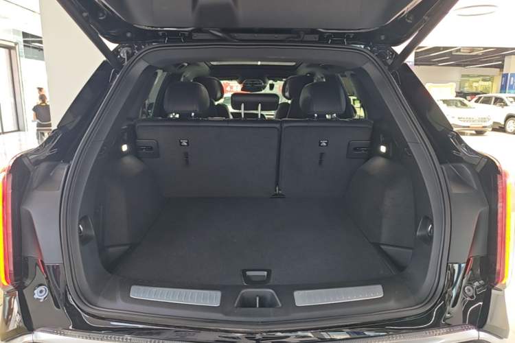Used Cadillac XT5 2026 Model 2.0T Metropolitan Edition Trunk