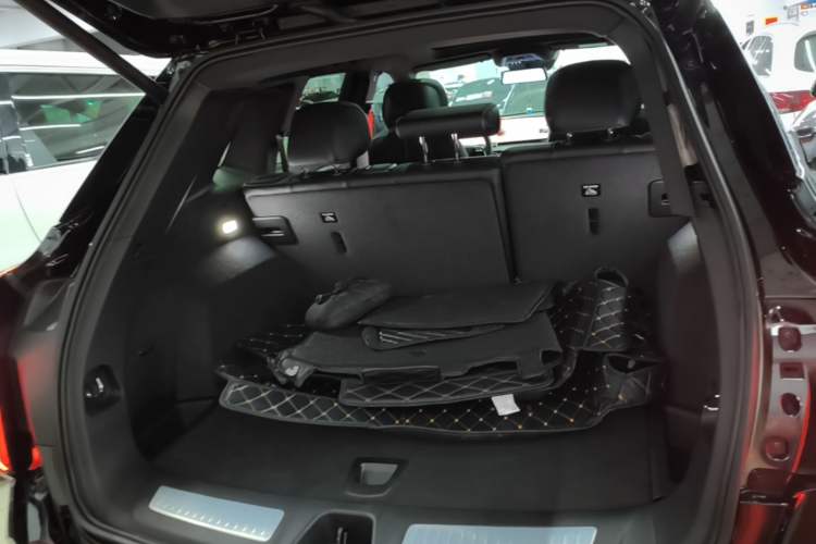 Used Cadillac XT5 2026 Model 2.0T Luxury Edition Trunk