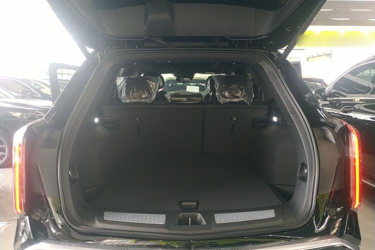 Used Cadillac XT5 2026 Model 2.0T Metropolitan Edition Trunk