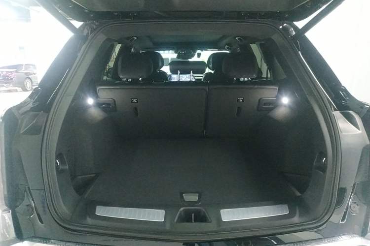 Used Cadillac XT5 2026 Model 2.0T Metropolitan Edition Trunk