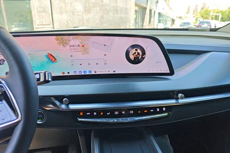 Used Cadillac XT5 2026 Model 2.0T Luxury Edition Audio And AC Panel