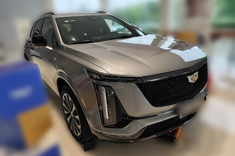 Used Cadillac XT5 2026 Model 2.0T Luxury Edition Front Right 45 Deg