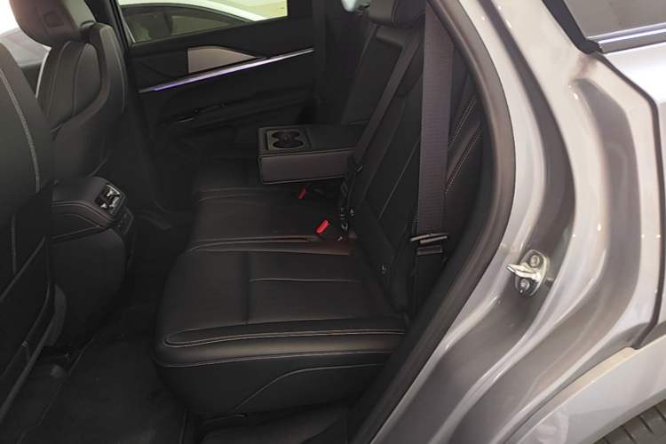 Used Cadillac XT5 2026 Model 2.0T Luxury Edition Left Rear Seat