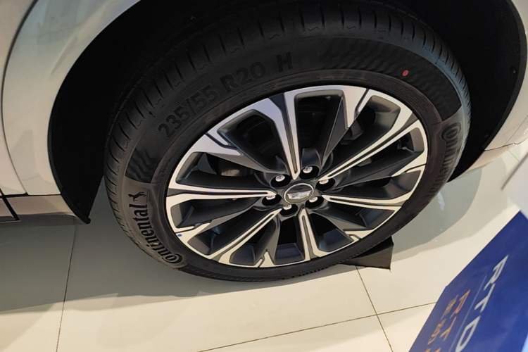 Used Cadillac XT5 2026 Model 2.0T Luxury Edition Right Front Wheel Hub