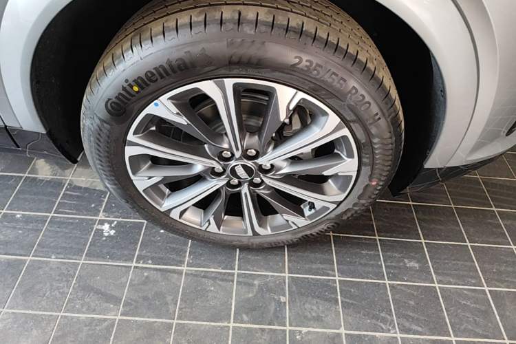 Used Cadillac XT5 2026 Model 2.0T Luxury Edition Right Front Wheel Hub