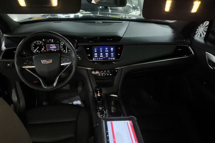 Used Cadillac XT6 2022 2.0T Six-Seater Four-Wheel-Drive Luxury Version Interior 2