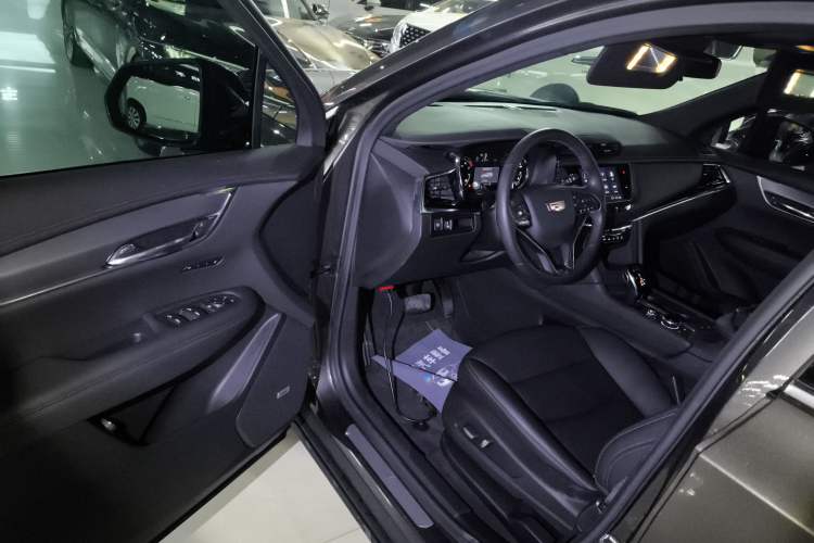 Used Cadillac XT6 2022 2.0T Six-Seater Four-Wheel-Drive Luxury Version Interior 3