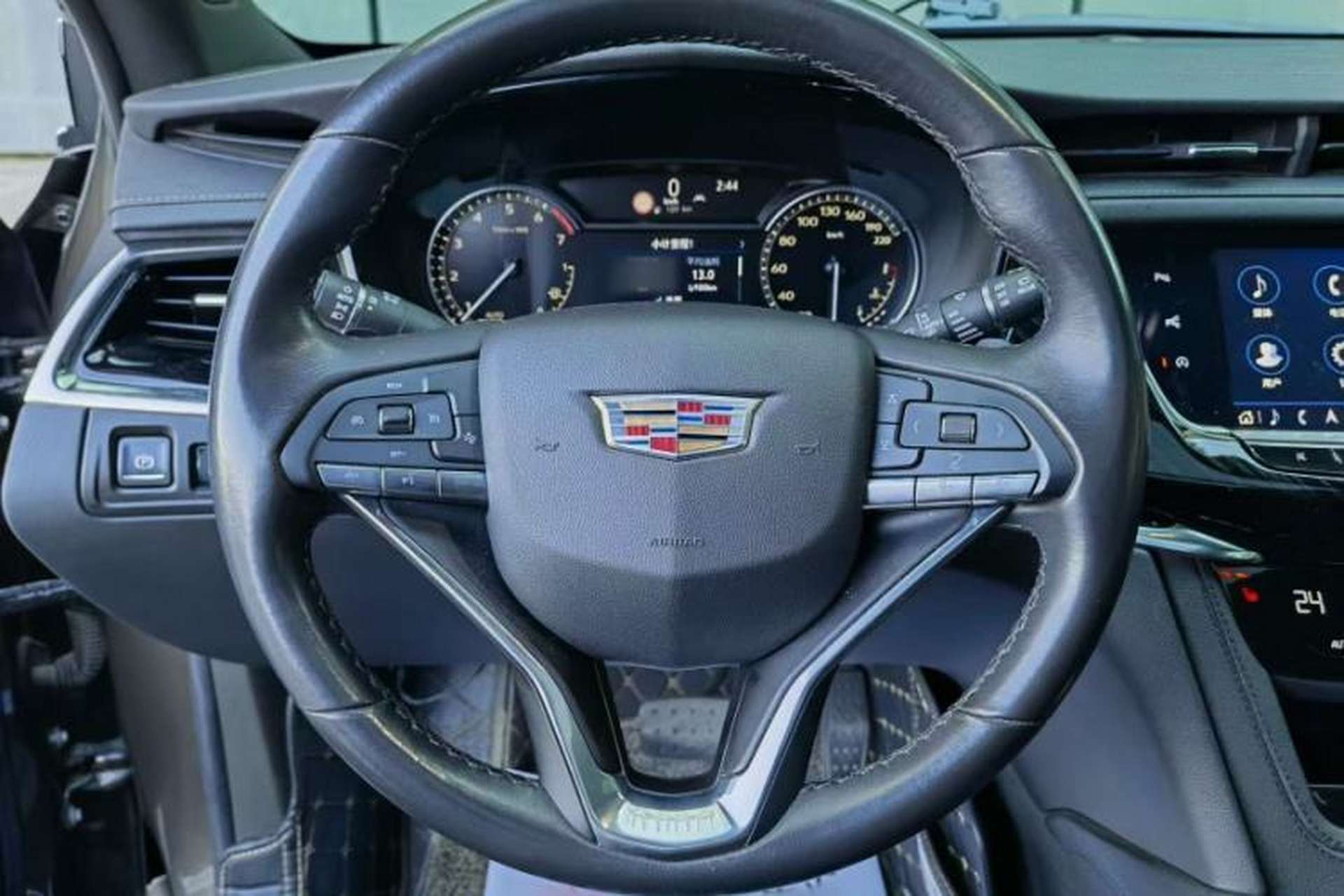Used Cadillac XT6 2020 28T Six-Seater Four-Wheel-Drive Luxury Version with Premium Sound System Interior 4