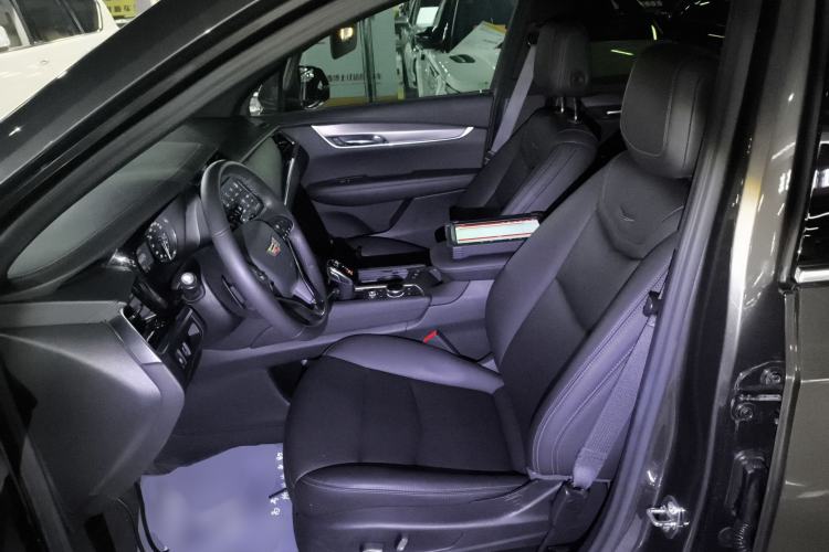 Used Cadillac XT6 2022 2.0T Six-Seater Four-Wheel-Drive Luxury Version Left Front Seat