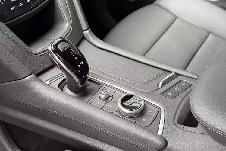 Used Cadillac XT6 2025 2.0T Six-Seater Four-Wheel-Drive Luxury Executive Classic Edition Interior 1