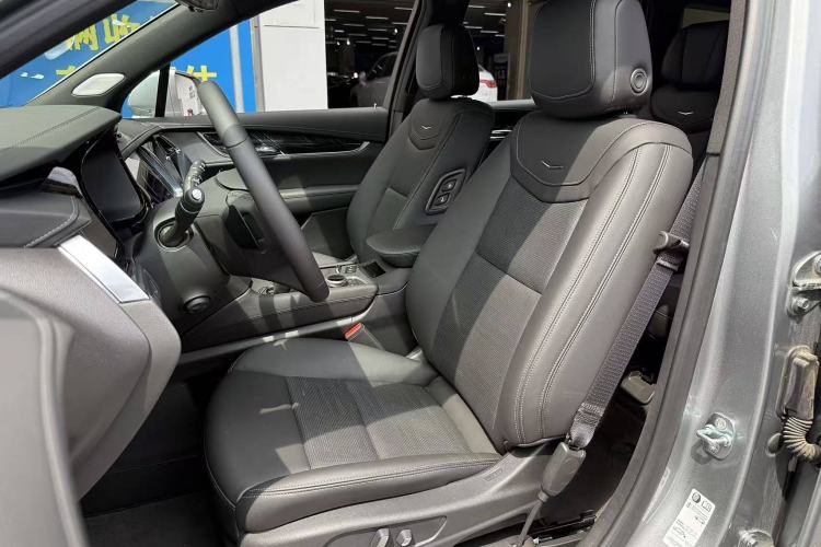 Used Cadillac XT6 2025 2.0T Six-Seater Four-Wheel-Drive Luxury Executive Classic Edition Interior 2