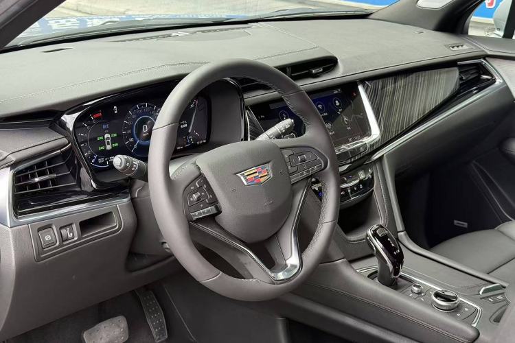 Used Cadillac XT6 2025 2.0T Six-Seater Four-Wheel-Drive Luxury Executive Classic Edition Interior 4