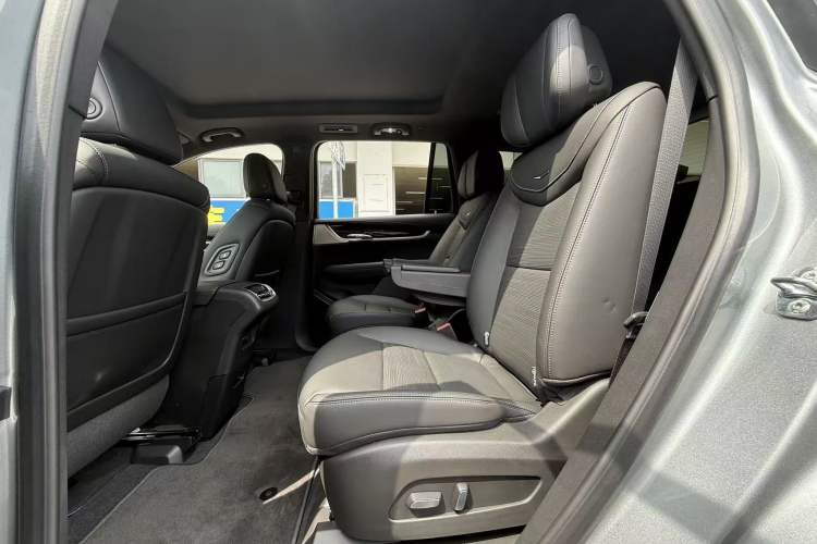 Used Cadillac XT6 2025 2.0T Six-Seater Four-Wheel-Drive Luxury Executive Classic Edition Interior 5
