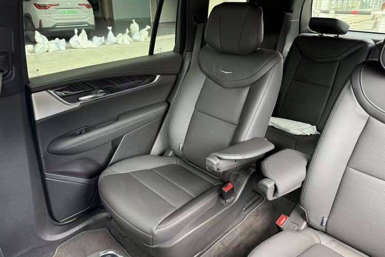 Used Cadillac XT6 2025 2.0T Six-Seater Four-Wheel-Drive Luxury Executive Classic Edition Interior 7