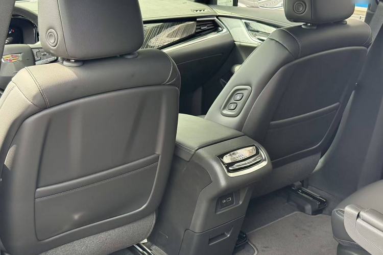 Used Cadillac XT6 2025 2.0T Six-Seater Four-Wheel-Drive Luxury Executive Classic Edition Interior 9