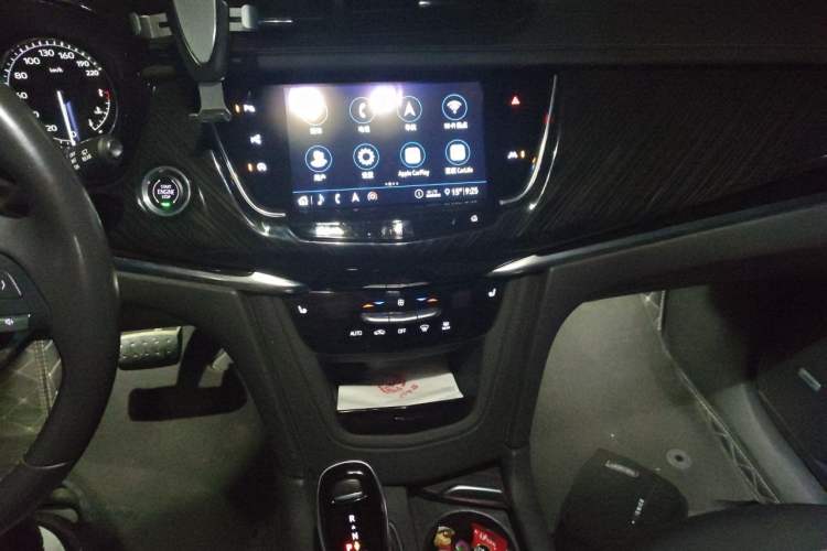 Used Cadillac XT6 2020 28T Six-Seater Four-Wheel-Drive Luxury Version Audio And AC Panel