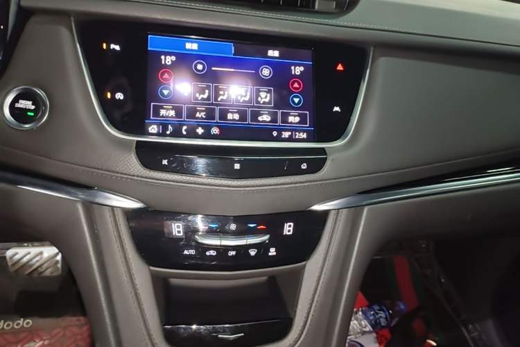 Used Cadillac XT6 2020 28T Six-Seater Fashion Edition Audio And AC Panel