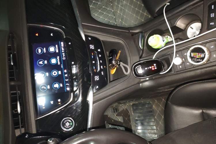 Used Cadillac XT6 2020 28T Six-Seater Four-Wheel-Drive Luxury Version Audio And AC Panel